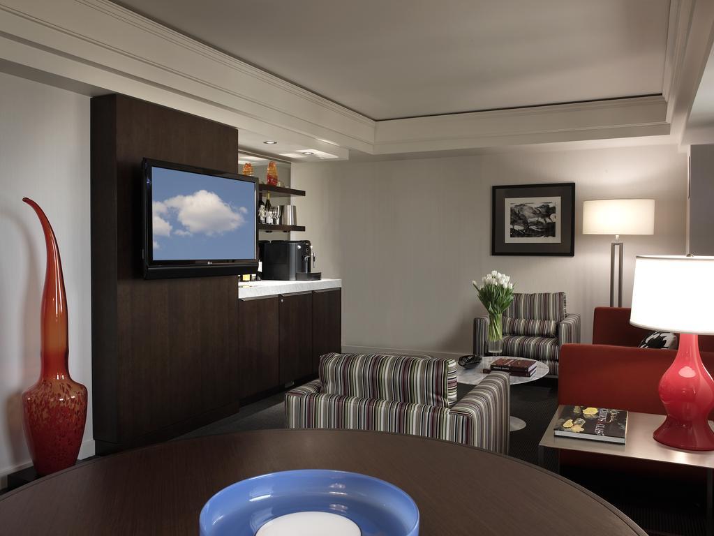 Hotel Murano Tacoma Luaran gambar A suite at the Renaissance Boston Harborview Hotel