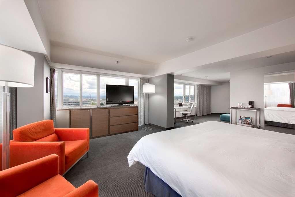 Hotel Murano Tacoma Bilik gambar A suite at the Hotel Arts